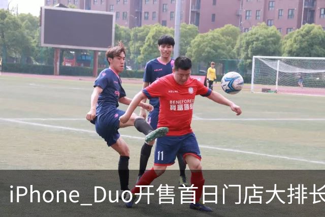 iPhone Duo开售首日门店大排长龙，黄牛：发售半小时0成交，1TB版本溢价暴跌97%
